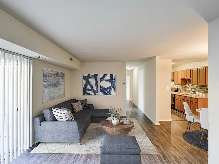 Bennington Crossings Apartment Homes — Photo 5