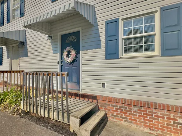 152 Gray Station Rd APT 2, Johnson City, TN 37615