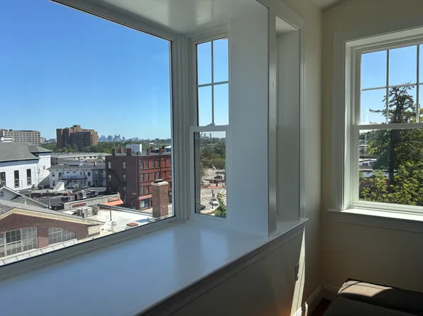 21 Bradlee Rd APT 53, Medford, MA 02155