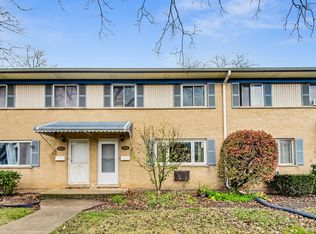 1742 Greenwood Rd, Glenview, IL 60026