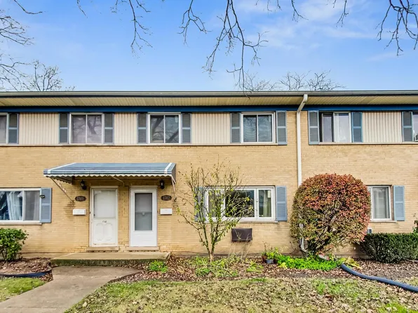 1742 Greenwood Rd, Glenview, IL 60026