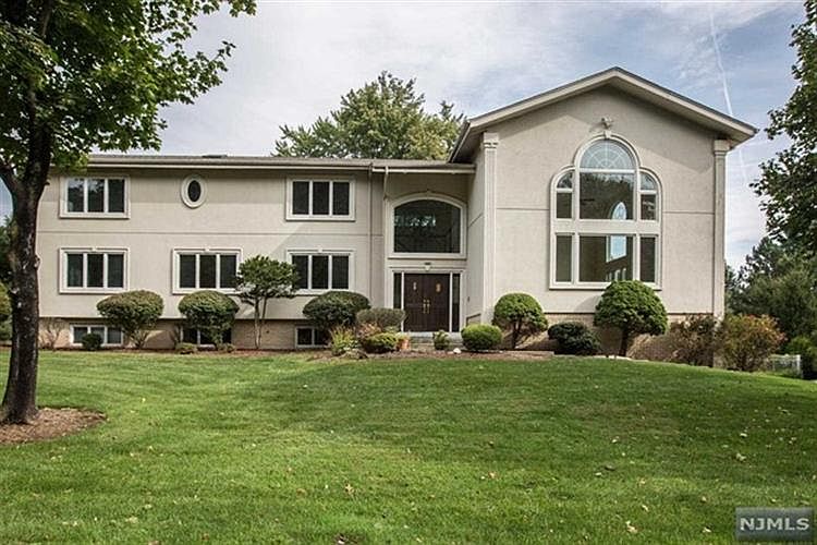 1st image of 91 Higgins Pl