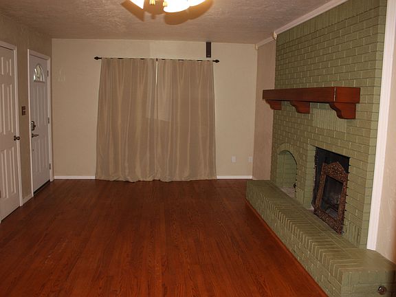 FRONT ROOM