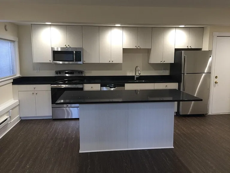 9020 18th Ave SW #A — Photo 4