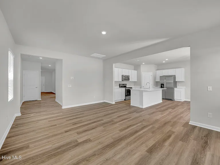 1095 Hanson Dr — Photo 5
