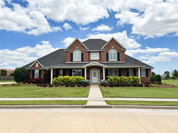 1307 Saint Andrews Ct, Enid, OK 73703