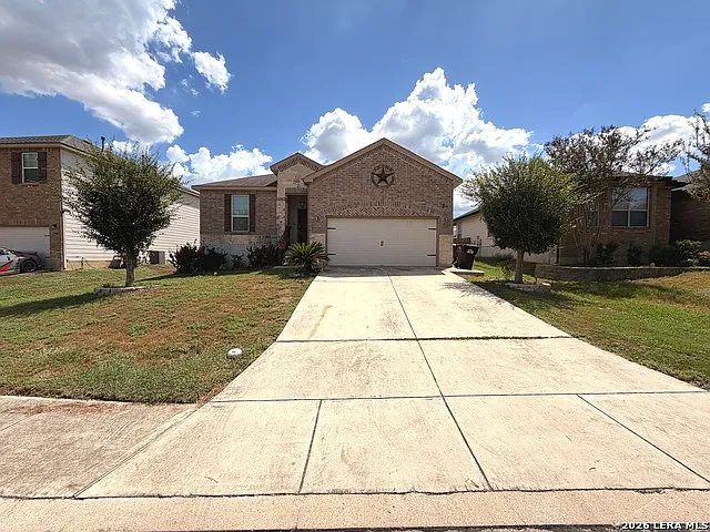 4 bed, 2.0 bath, 2028 sqft, $1,800 — Photo 2