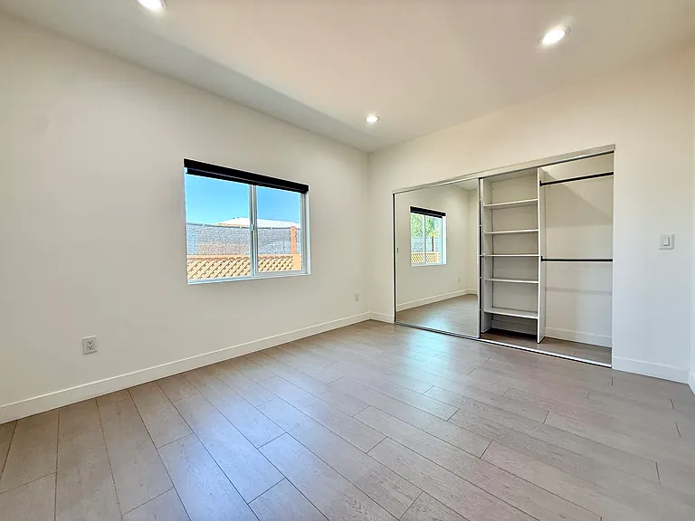 10723 Rhodesia Ave — Photo 12