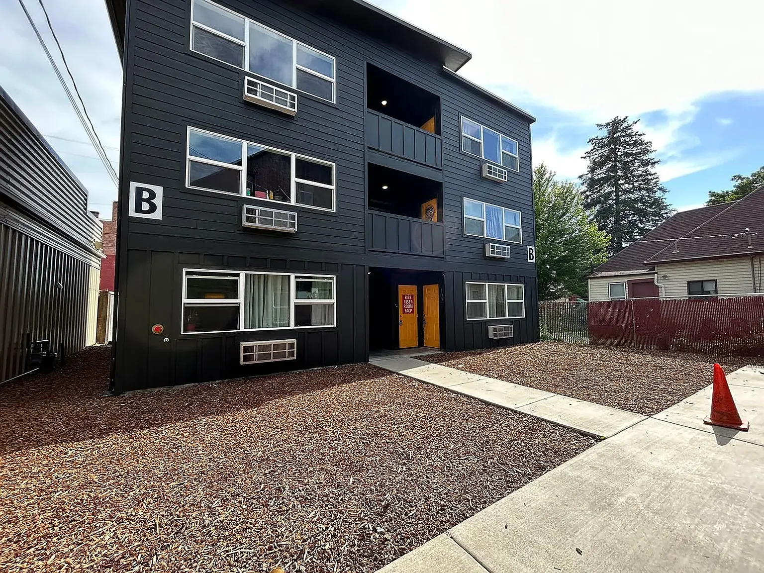 Convenient Community in Hillyard - 3018 E Everett Ave — Photo 1