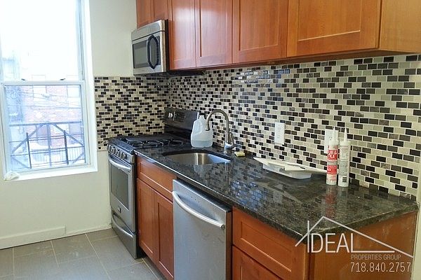 1st image of 240 Sackett St APT 2