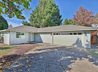 2406 Pinebrook Cir, Medford, OR