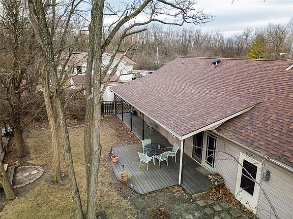 3rd image of 63 Vj Dr