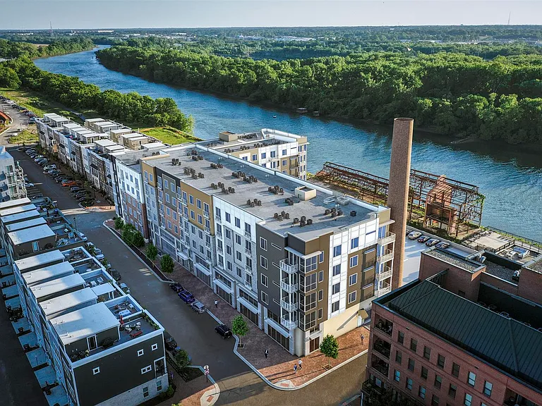 East 51 At Rocketts Landing — Photo 2
