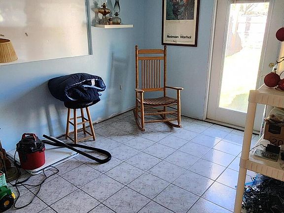 5th image of 2920 Holly St