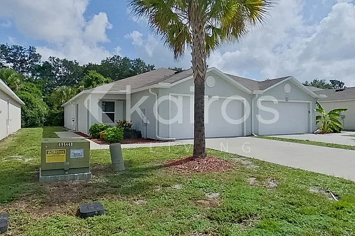 3 bed, 2.0 bath, 1400 sqft, $1,574 — Photo 2