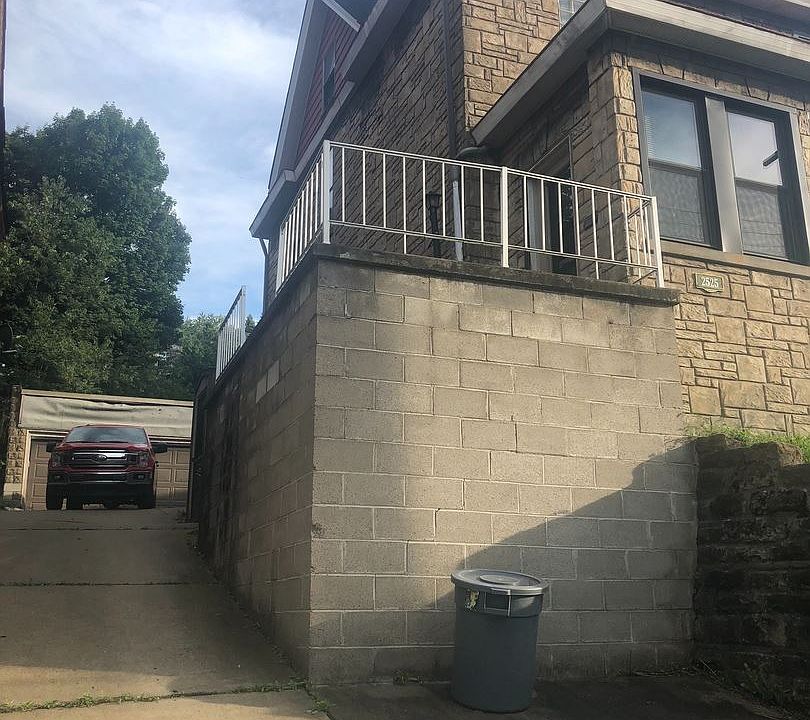2nd image of 2525 Kingwood St