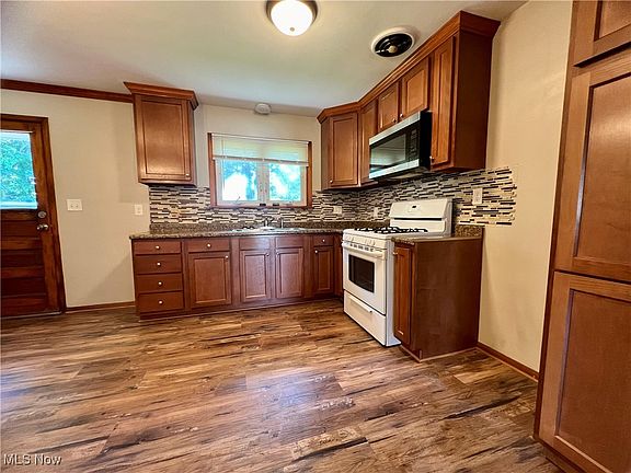 5th image of 3442 Amherst Ave