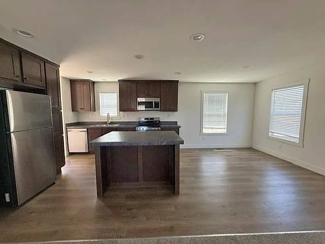 3 bed, 2.0 bath, 1160 sqft, $1,795 — Photo 2