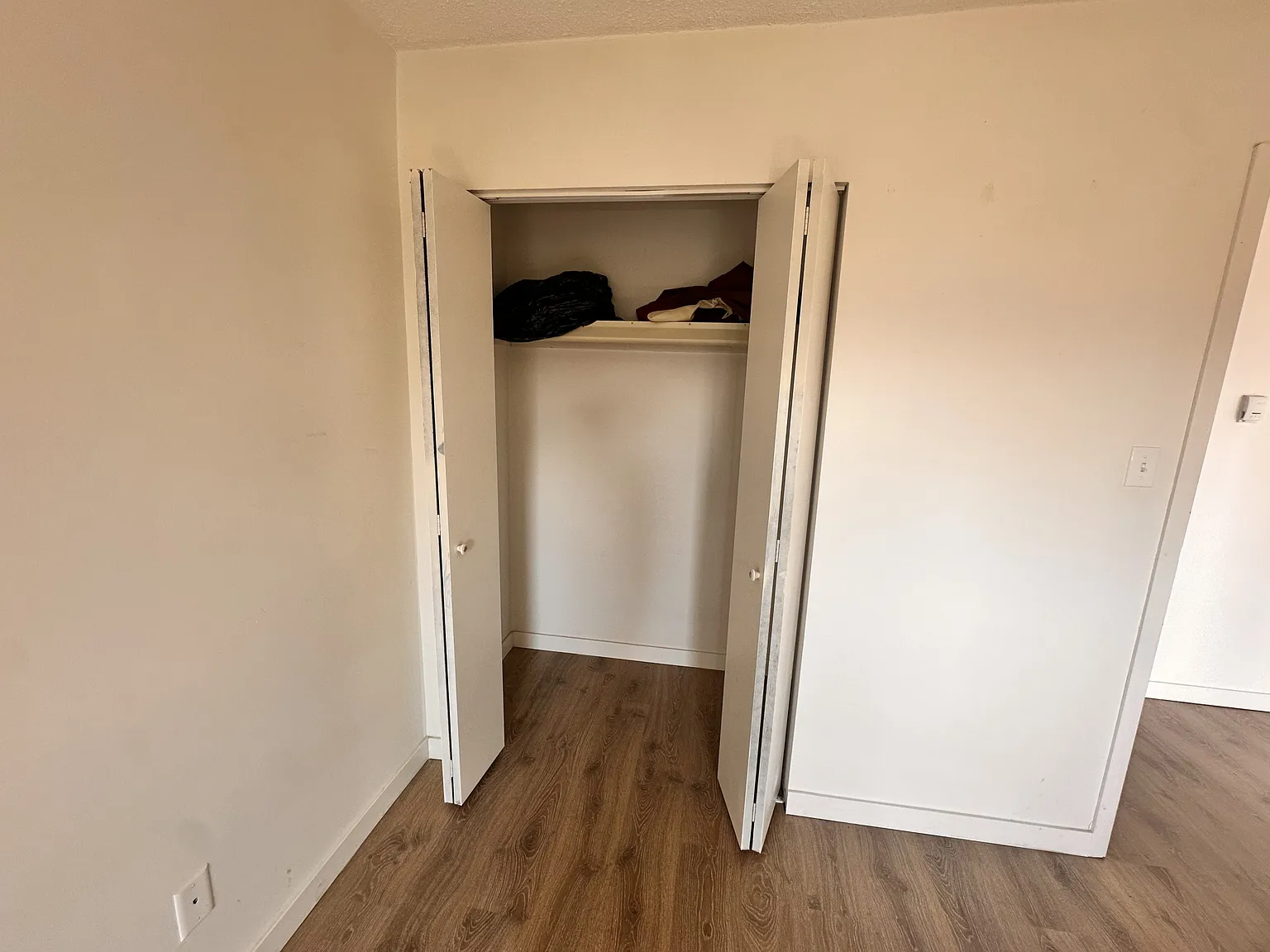 2 bed, 850 sqft, $2,400 — Photo 3