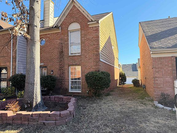 2nd image of 3904 Glencoe Dr