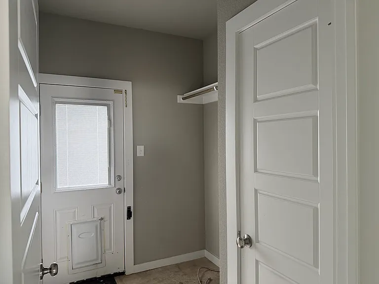 202 E Henderson St — Photo 11