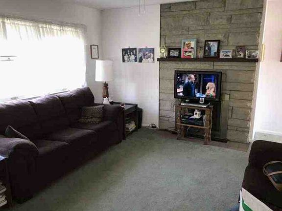5th image of 141 Williamsburg Dr