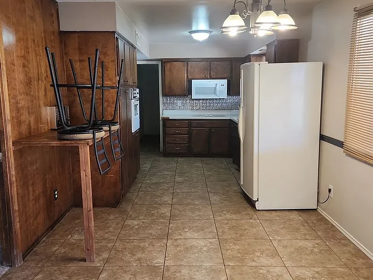 4330 W Royal Palm Rd — Photo 4