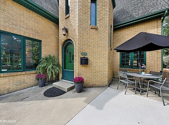 2nd image of 4736 Woodland Ave