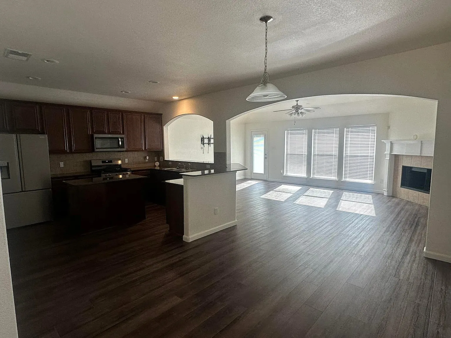 *Move In Ready* 4/2 In Honeysuckle Meadows (Private Landlord) — Photo 3