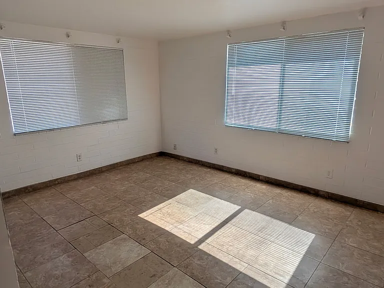 2053 N Alvernon Way #8 — Photo 3
