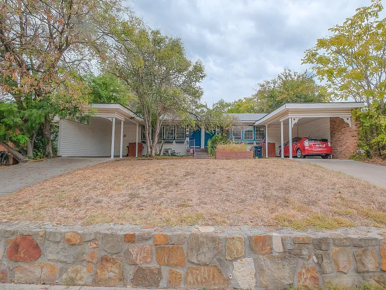 3902 Dexter Ave — Photo 1