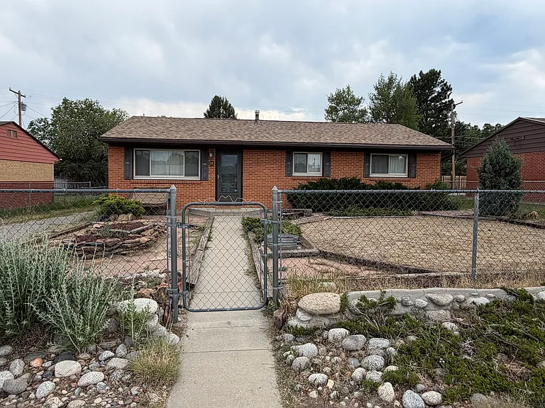 28 Oak St — Photo 1