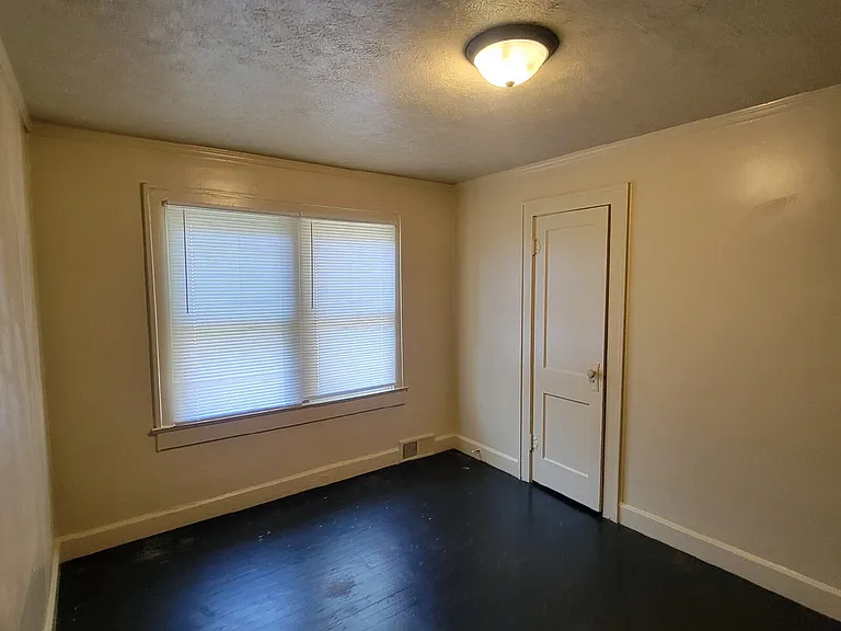740 N Drexel Ave — Photo 8