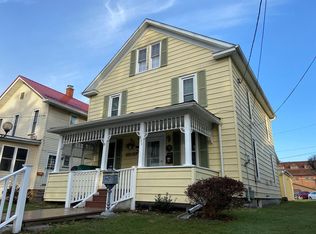 411 Greenwood Dr, Grove City, PA 16127