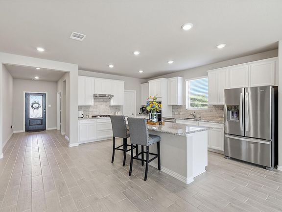 3rd image of 5516 Candlewood Dr