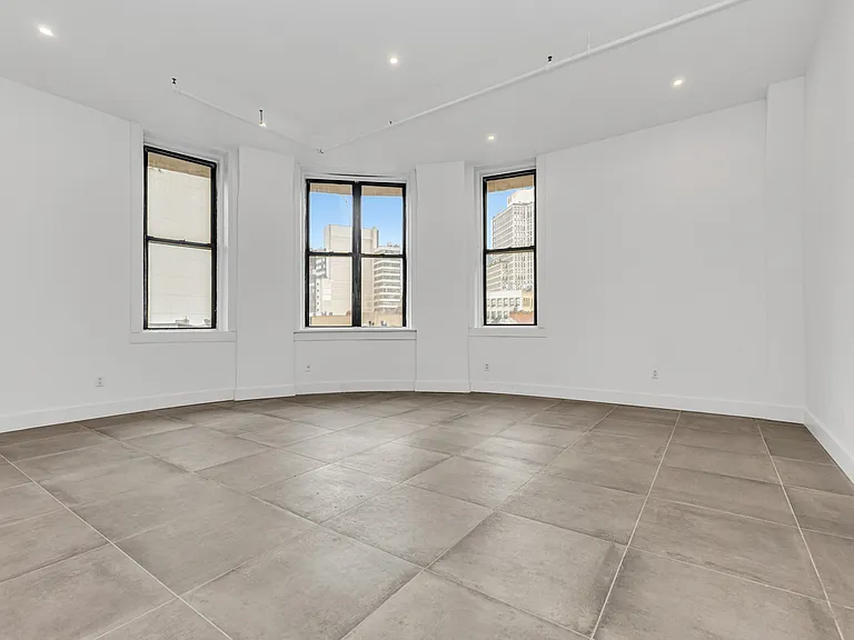 81 Willoughby St #406 — Photo 1