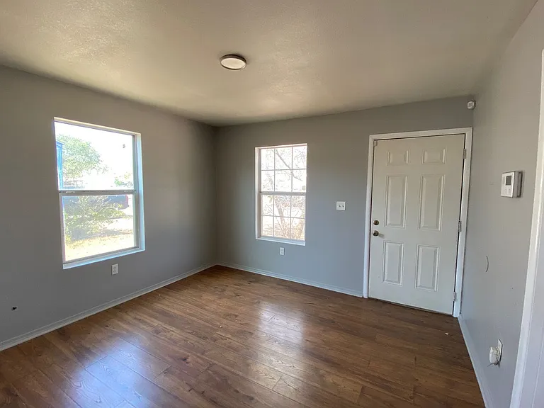3207 Colgate St — Photo 2