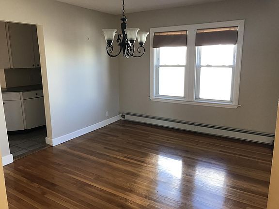 4th image of 94 Heath St