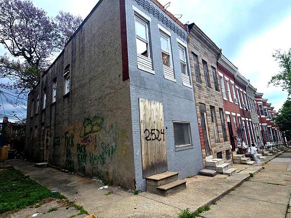 2nd image of 2524 W Fairmount Ave