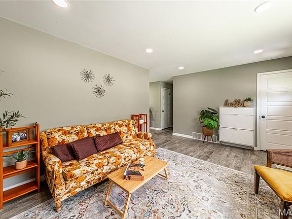 3rd image of 908 Odus Dr
