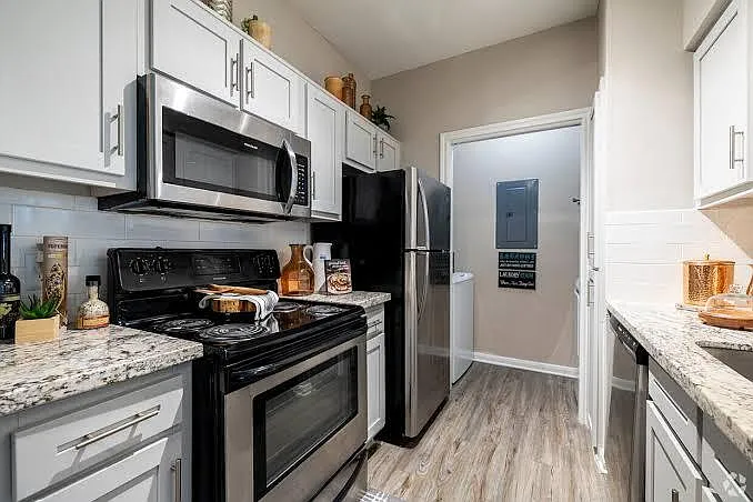 Eagle Crest Apartments — Photo 4