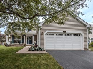 889 Honeysuckle Ln, Aurora, IL 60506