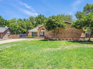 905 Willow Way, Benbrook, TX 76126