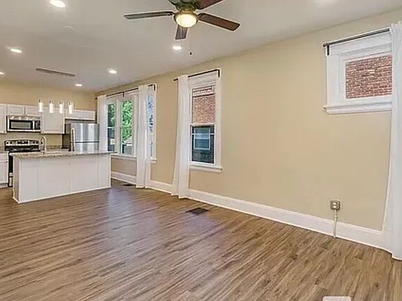 4th image of 2033 Weyer Ave #2