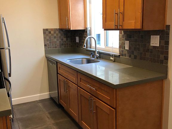 4th image of 1110 Jackson St APT 6
