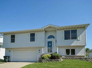 518 Ashford Dr NE, Cedar Rapids, IA 52402