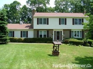8941 Deer Ln, Stewartstown, PA 17363
