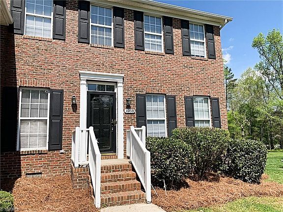 3rd image of 4359 Clovelly Dr