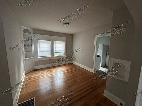 3rd image of 400 Saint Patrick St