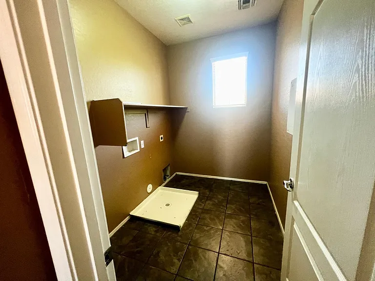 879 E Stottler Dr — Photo 34